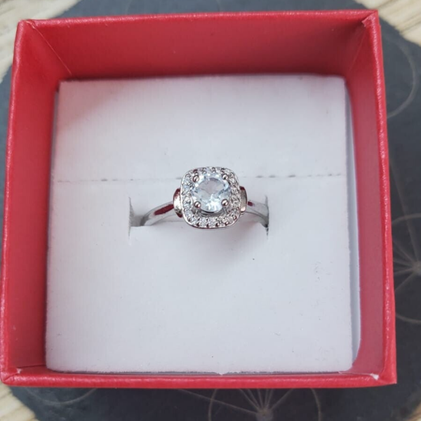 Anello regolabile in metallo con Acquamarina e Zirconi