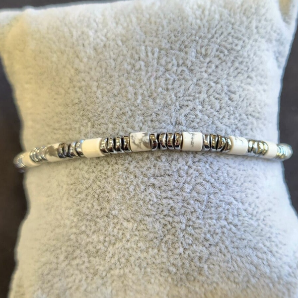 Bracciale in acciaio con pietra in howlite