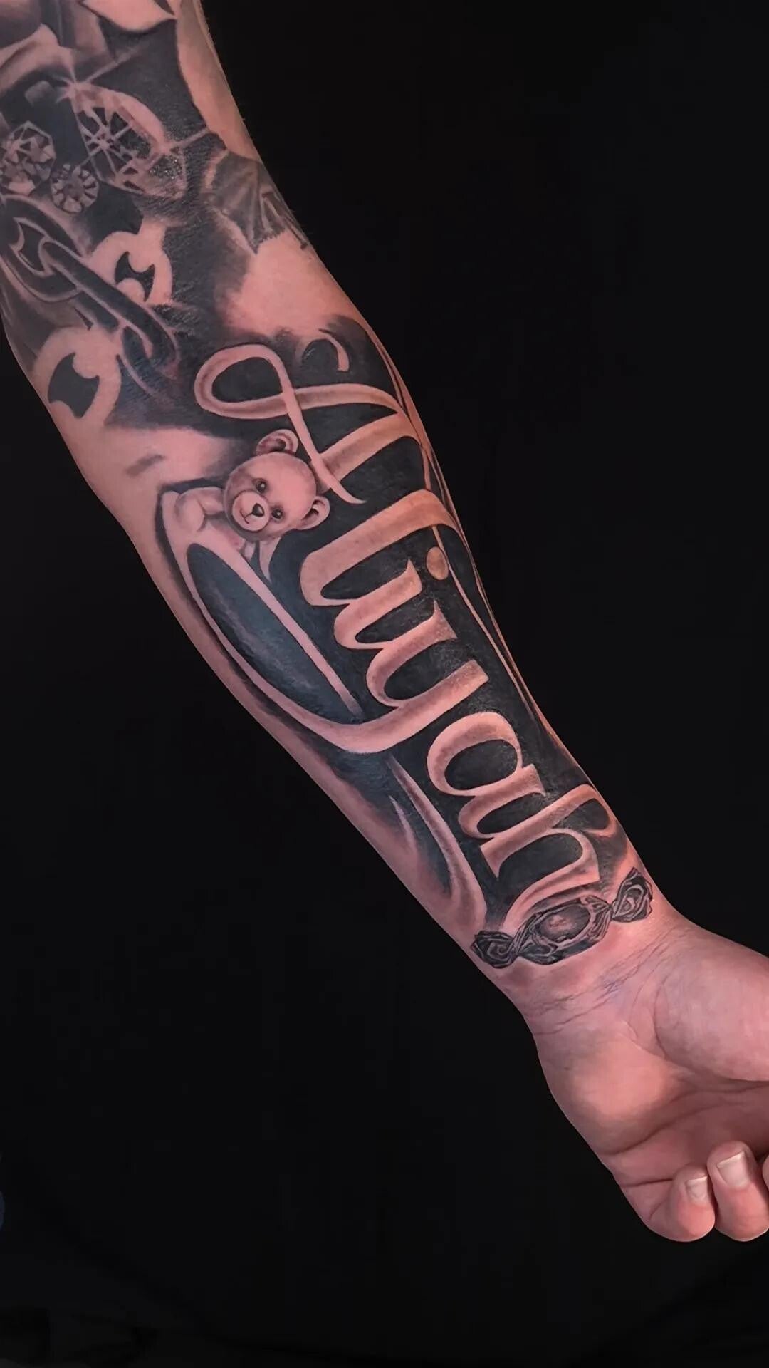 Naam tattoo Liyah met beertje