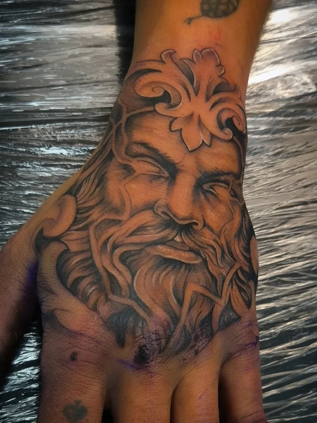 Zeus · hand