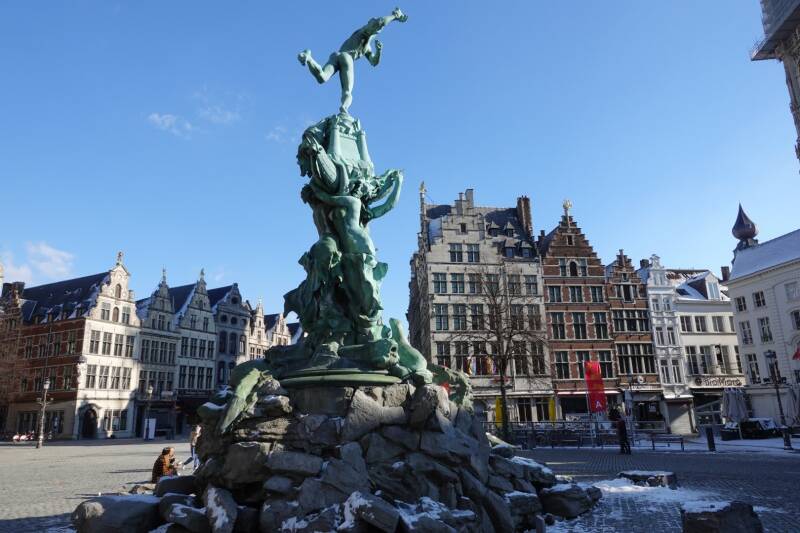 Standbeeld van Brabo grote markt antwerpen
