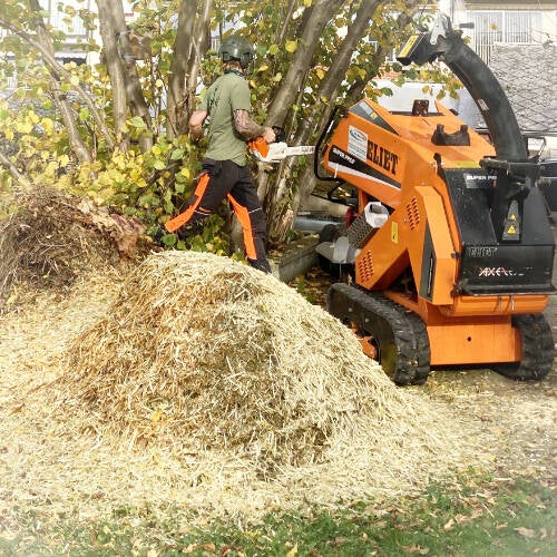 Déchets verts broyés sur place ou évacués.
