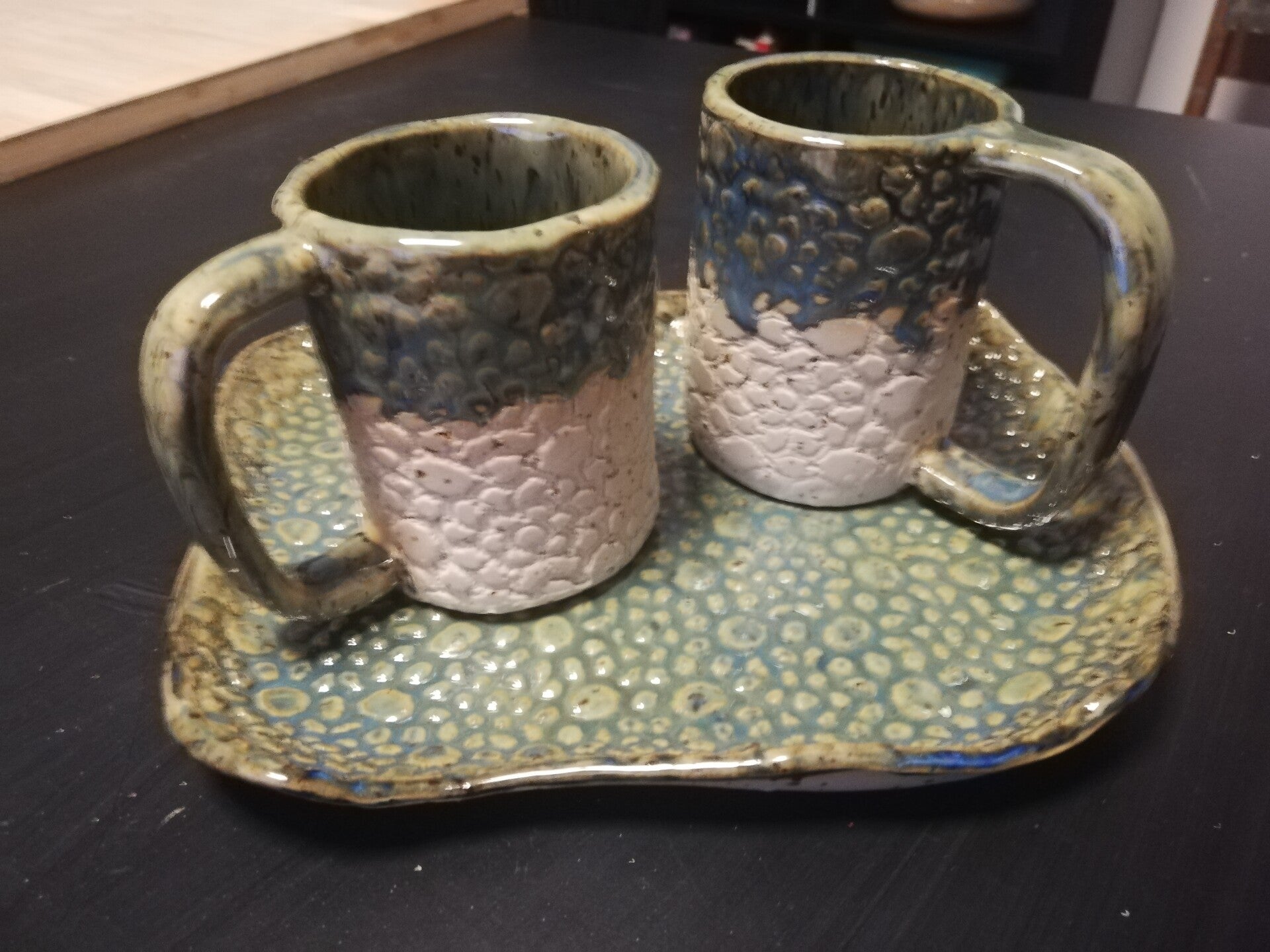 Keramiek - Setje koekjesschaaltje en 2 tasjes