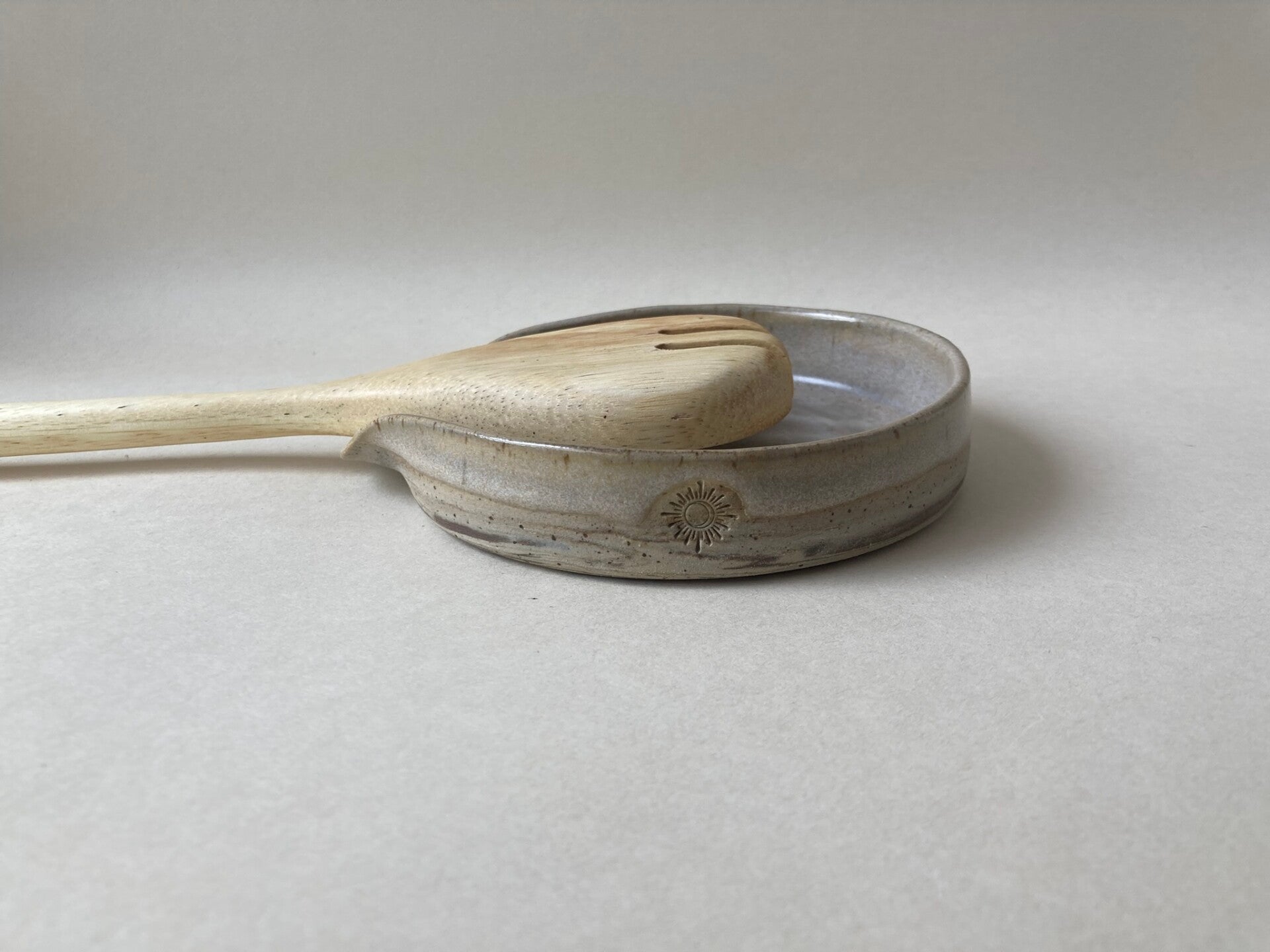 Lepelhouder Iris/mixed clay