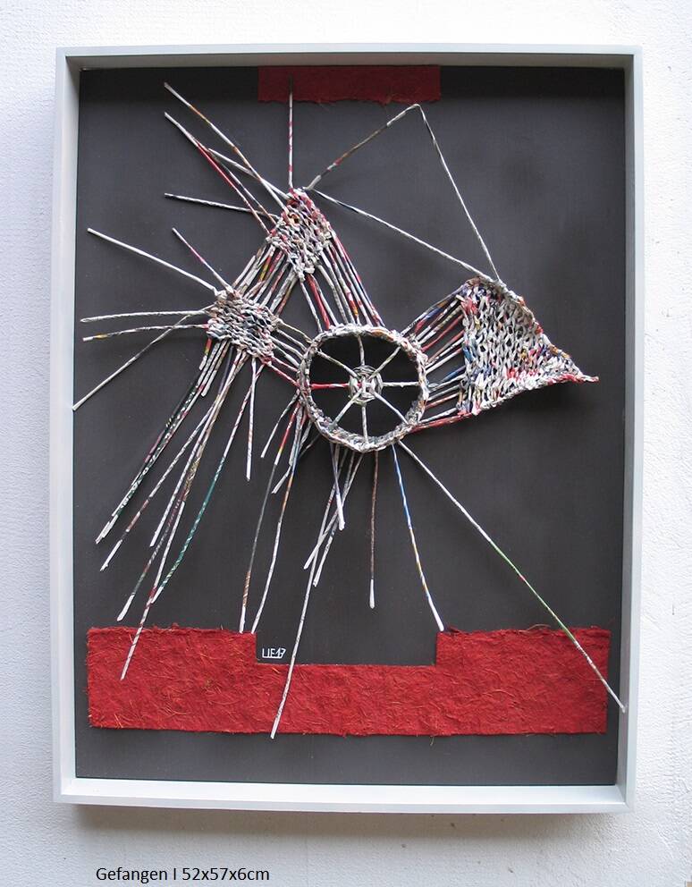 Usula Etzlinger-Staf / Pappierobjekte / Homage an Gutenberg / Gefangen II