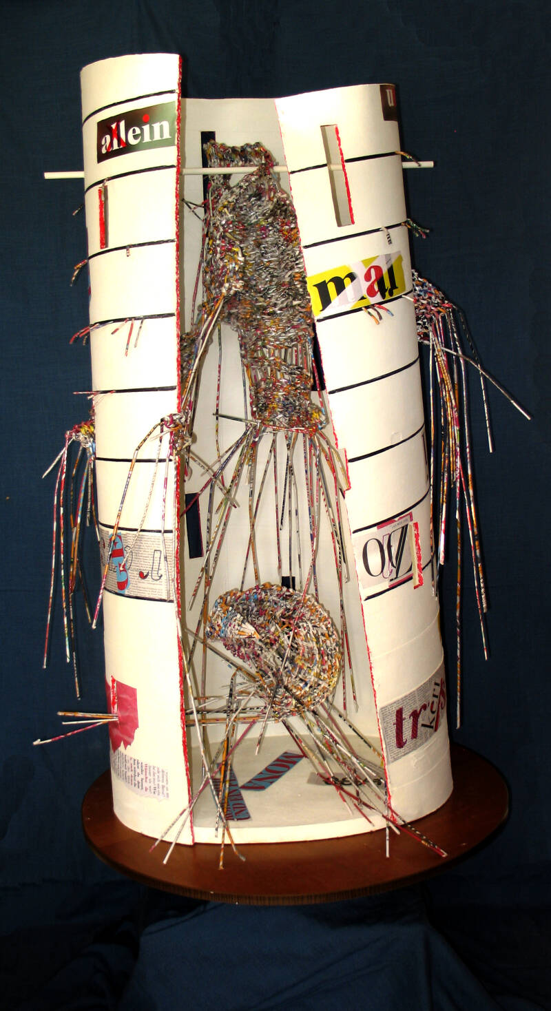 Usula Etzlinger-Staf / Pappierobjekte / Homage an Gutenberg und Litfaß