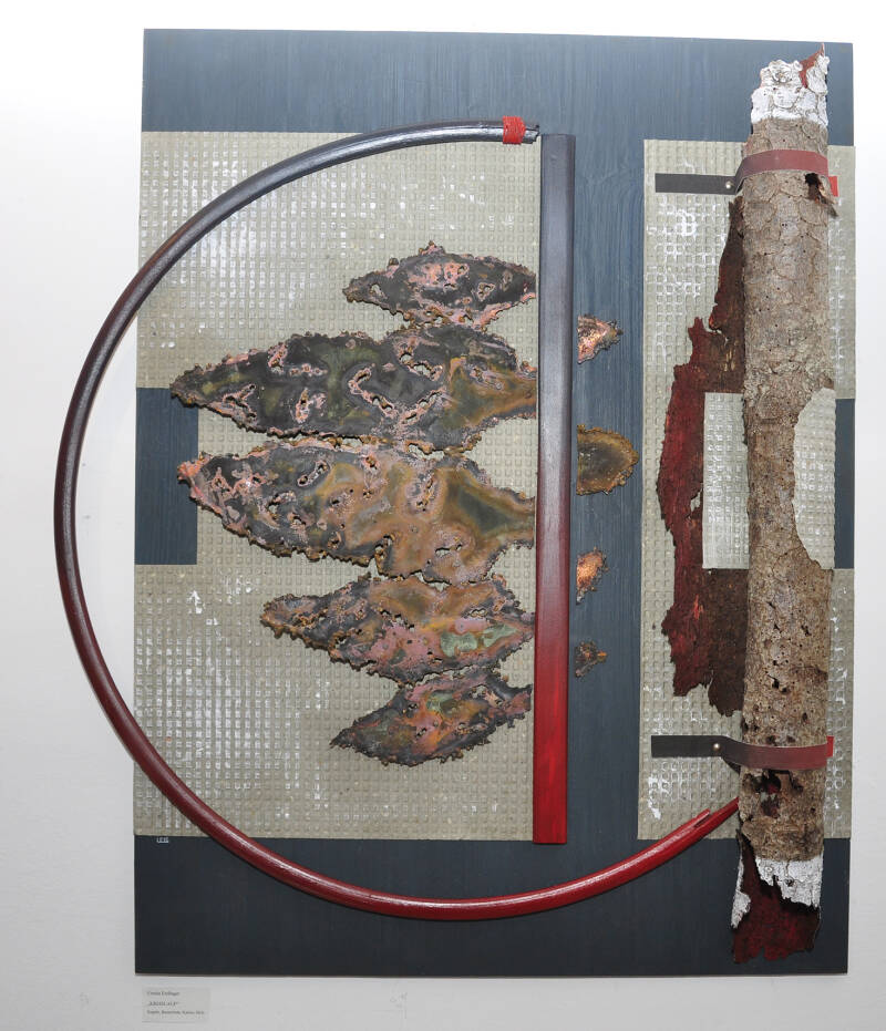 Ursula Etzlinger-Staf / Metallarbeit / Kupfer auf Holz und Papier mit Rindenrolle und Holzreifen
