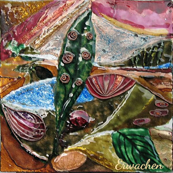 Ursula Etzlinger-Staf / Metallarbeiten / Kupfer getrieben emailliert Gold und Silber einlagen/ Frühlingserwachen