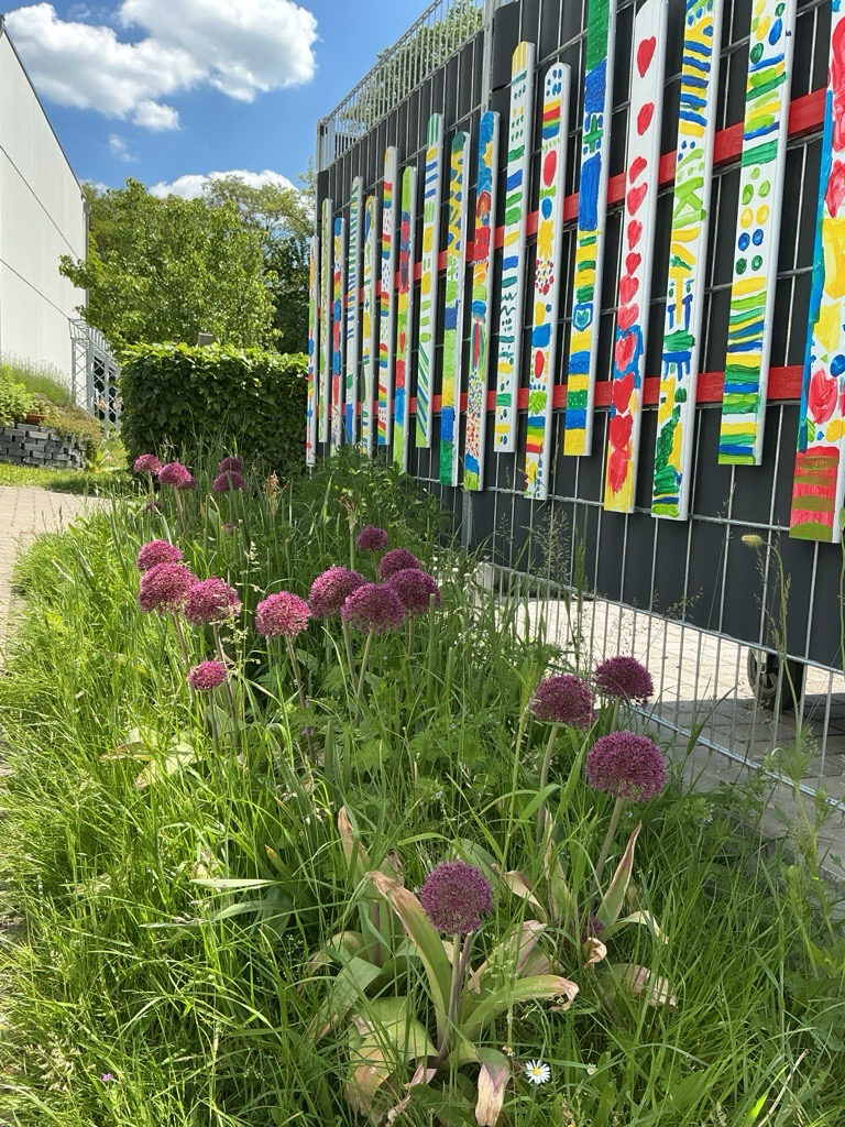 Blumen im Schulgarten