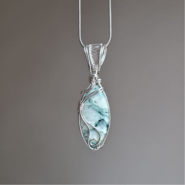 Wire wrapped Mariposiet hanger i.o. (handgemaakt)