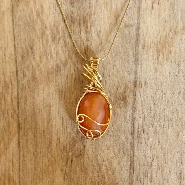 Wire wrapped Carneool hanger (handgemaakt)