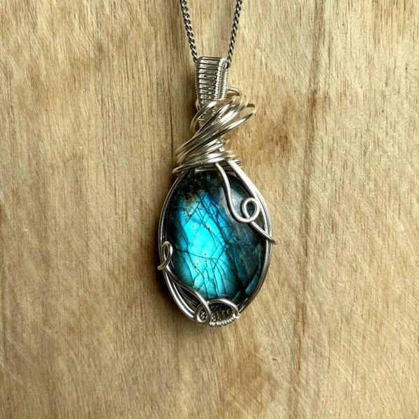Wire wrapped Labradoriet hanger (handgemaakt)