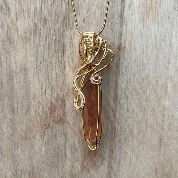 Wire wrapped Pink Lemurian Quartz (handgemaakt)