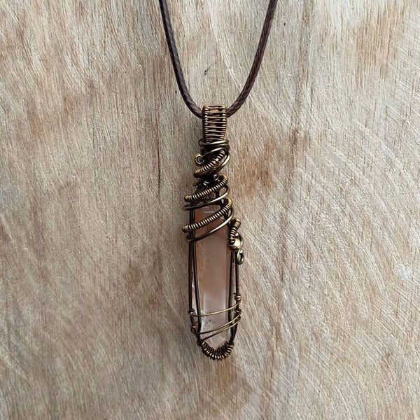 Wire wrapped Pink Lemurian Quartz (handgemaakt)