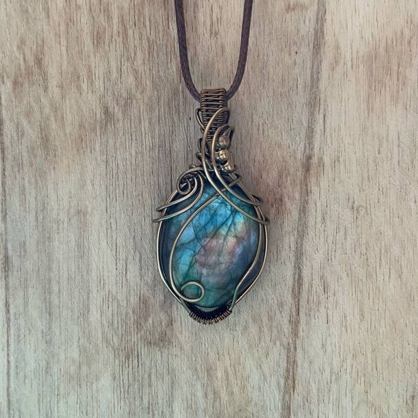 Wire wrapped Labradoriet hanger (handgemaakt)