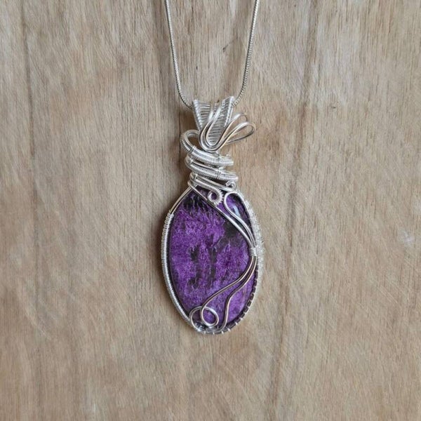 Wire wrapped Stichtiet hanger (handgemaakt)