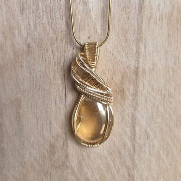 Wire wrapped oranje Angel Aura hanger (handgemaakt)