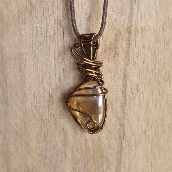 Wire wrapped oranje Angel Aura hanger (handgemaakt)