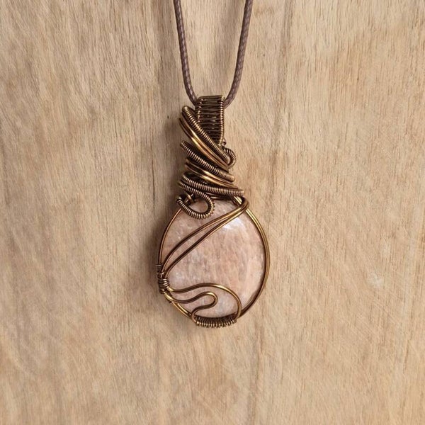 Wire wrapped Maansteen oranje (handgemaakt)
