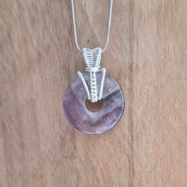 Wire wrapped Amethist Donut hanger (handgemaakt)