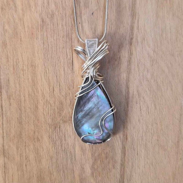 Wire wrapped Parelmoer hanger (handgemaakt)