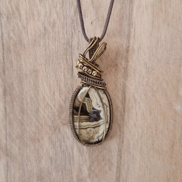 Wire wrapped Schalenblende hanger (handgemaakt)