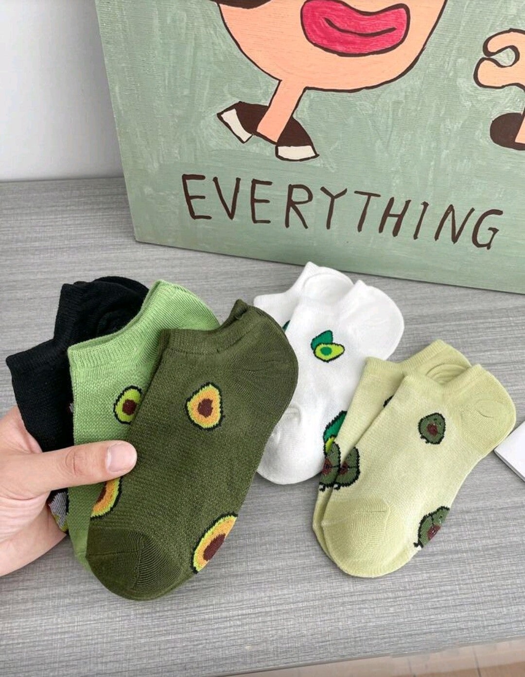 5 par skarpetek z nadrukiem.