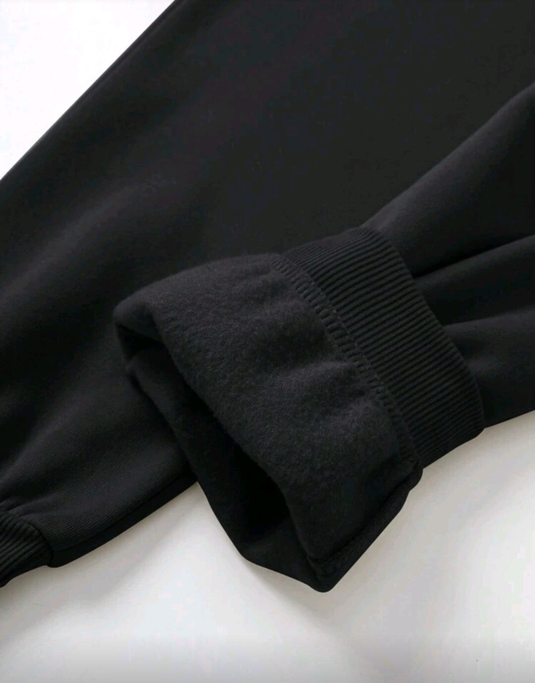 Damski Zestaw bluza z kapturem i spodniami dresowymi joggerami.