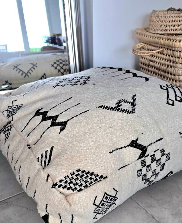 Pouf Nomade – Pouf berbère artisanal écru & noir