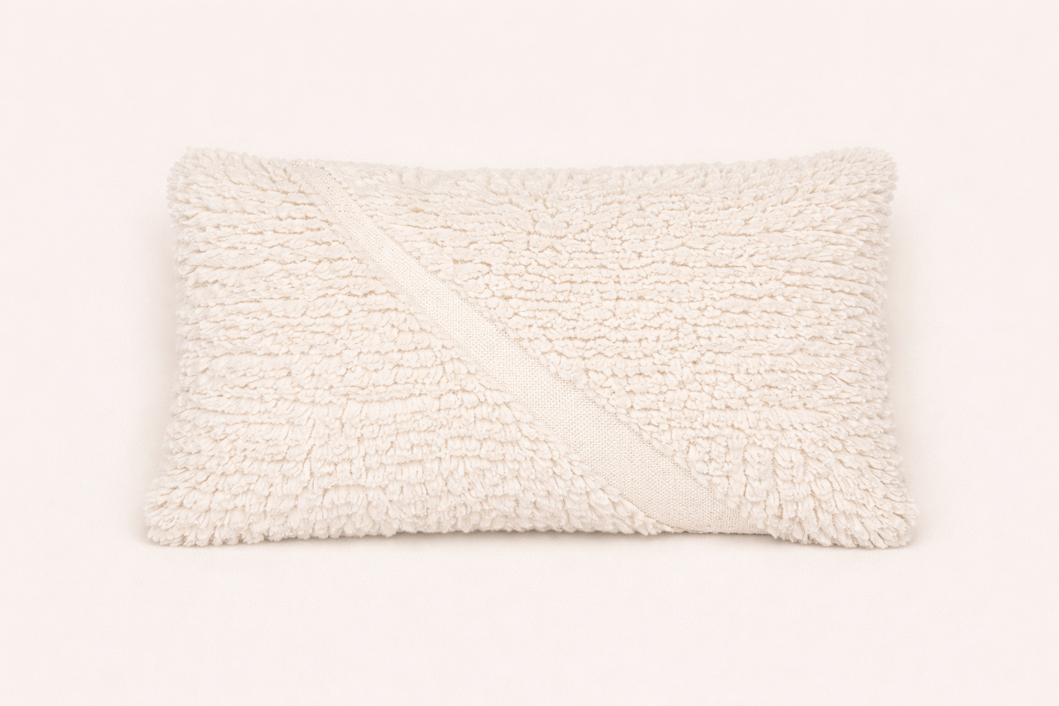 Coussin berbère Jasmina II – Brodé main – Artisanat - 65cm x 40cm