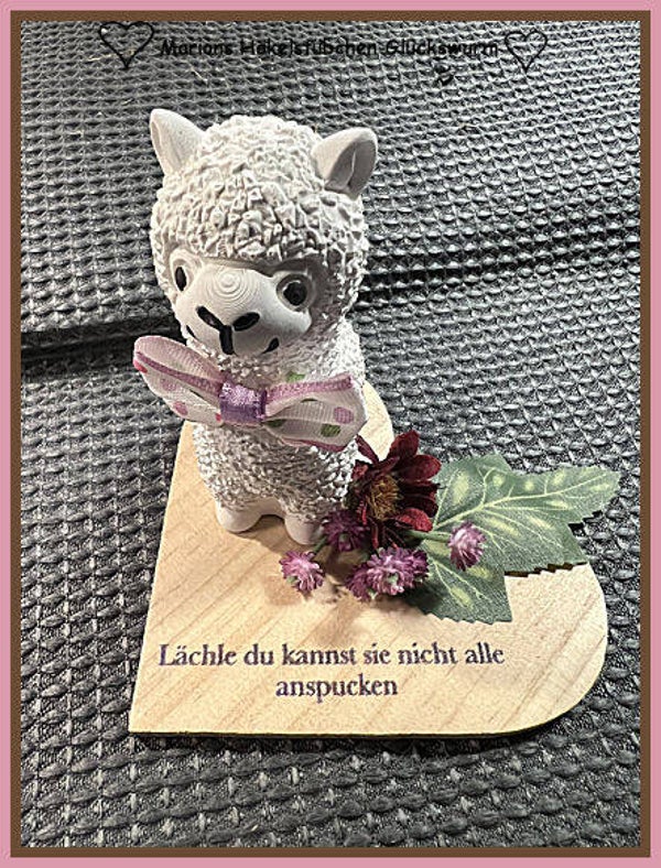 Alpaka auf Holzherz