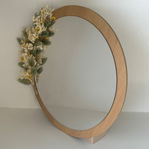 Spiegel met droogbloemen