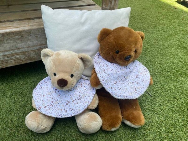 Babero flores marrones y crudas