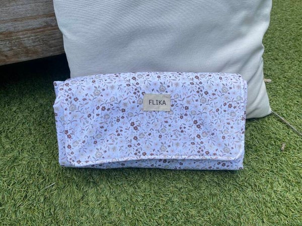 Cambiador flores marrones y blancas