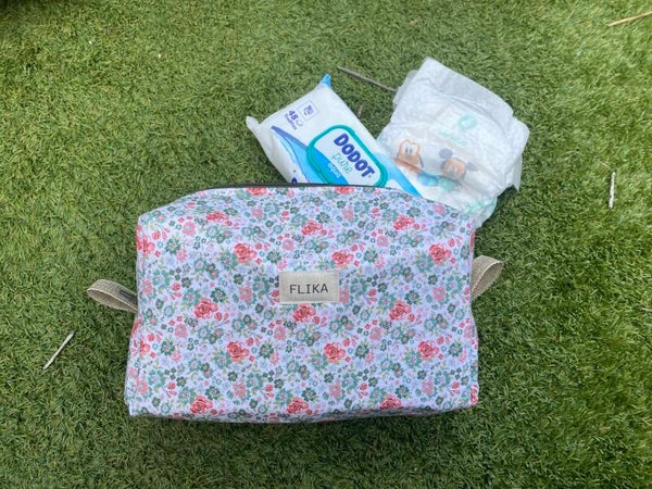 Neceser bebé flores verdes y rojas