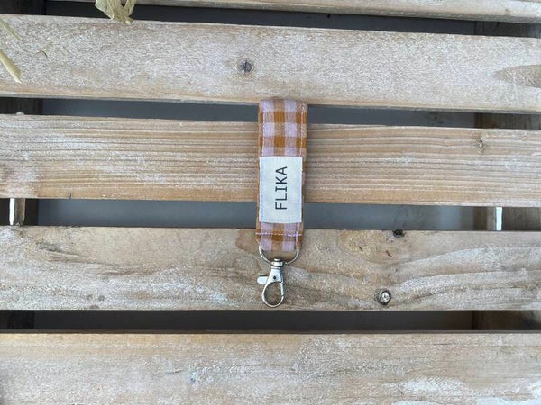 Llavero talla S vichy mostaza y rosa