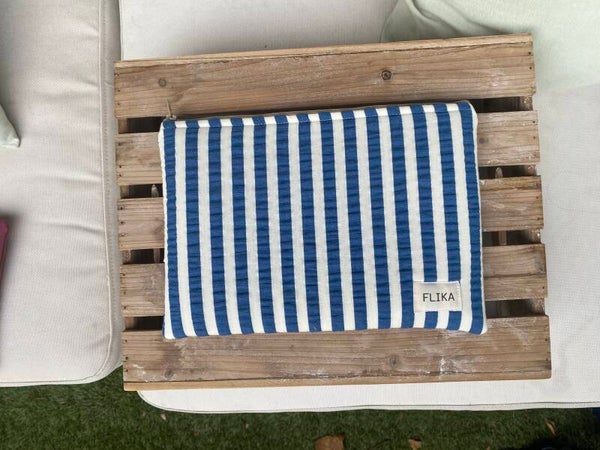 Bolso de mano rayas azules y blancas