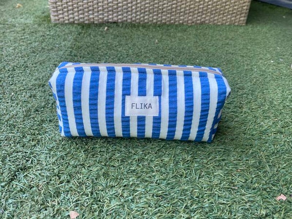 Estuche rayas azules y blancas