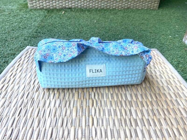 Estuche con volantes azul