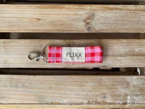 Llavero vichy rojo y rosa fosforito