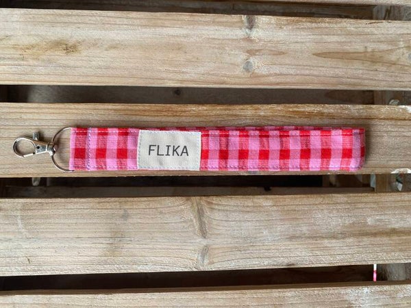 Llavero vichy rojo y rosa fosforito