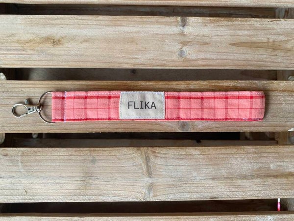 Llavero cuadros rosa