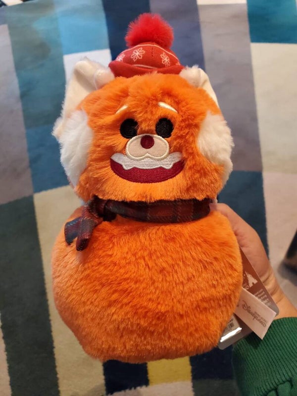 Mei mei - Christmas pompom plushie - Hong Kong Disneyland