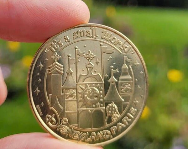 Small world coin - disneyland paris