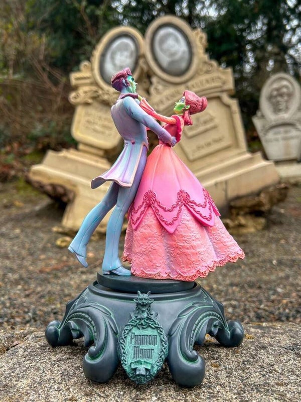“The wedding party “ figurine Phantom manor by Kevin & Jody - DLP