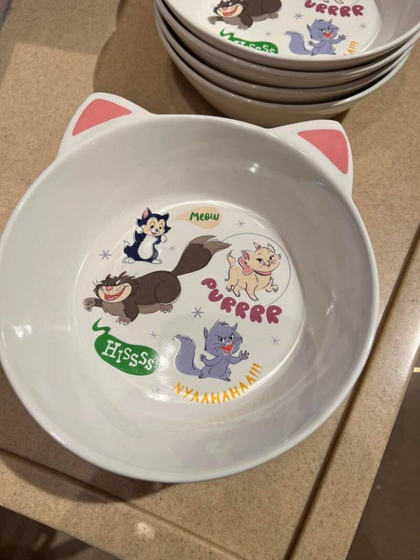 Cat bowl - Disneyland paris