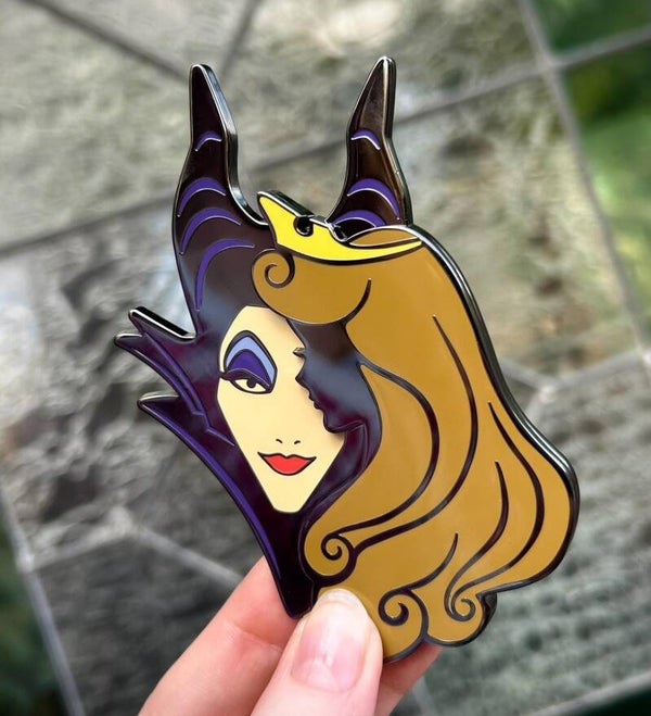 Limited maleficent jumbo pin - Disneyland Paris