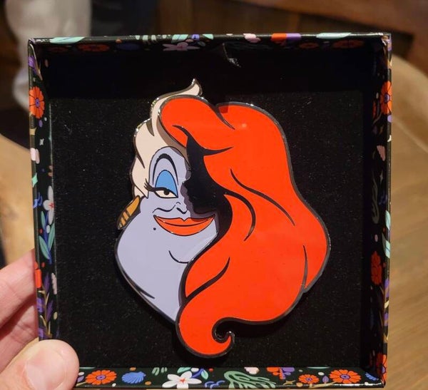 Little mermaid / Ursula jumbo pin - limited edition- Disneyland Paris