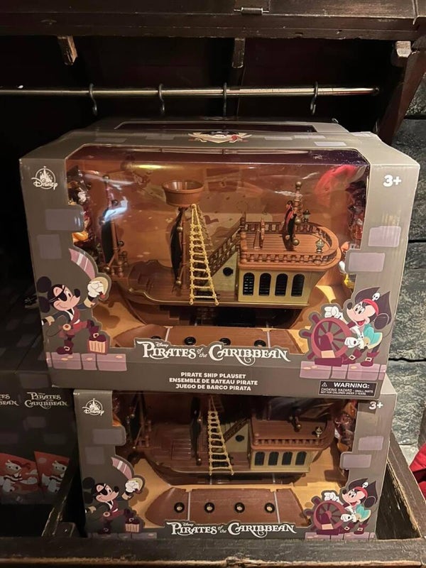 Big pirates playset boat - mickey & friends - disneyland paris