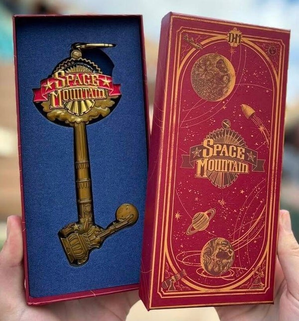 Limited edition space mountain jumbo key - Disneyland Paris